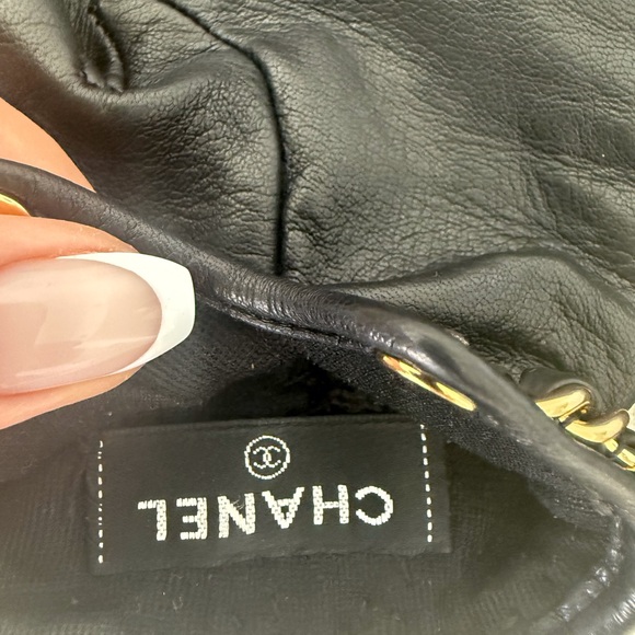 CHANEL Black Quilted Leather Gloves with Gold Chain Trim - Picture 5 of 7